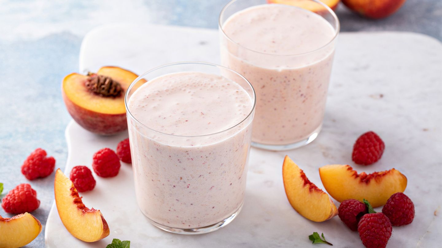 peach-raspberry shake